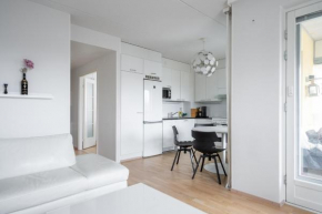 2 BR apartment with Sauna, Free parking and center location